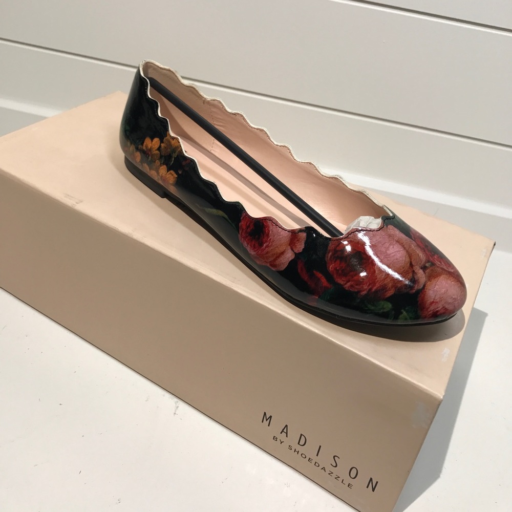 Floral rounded toe flats